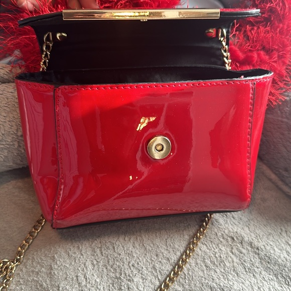 Small Red/Gold Purse - Picture 2 of 3